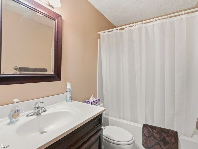 39 Castle Drive , Stow, OH 44262 Photo 8