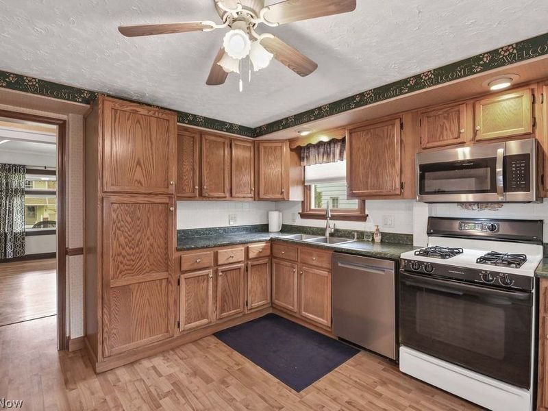 1733 Saratoga Avenue , Cleveland, OH 44109 Photo 17