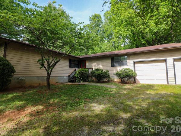 131 Upper Grassy Branch Road, Asheville, NC 28805