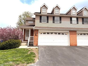 304 Forest Edge Drive, East Amherst, NY 14051