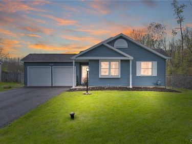 8455 Rollercoaster Drive, Cicero, NY 13039