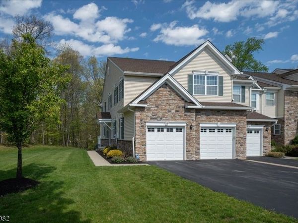 13 Julia Pl, Mount Olive, NJ 07828