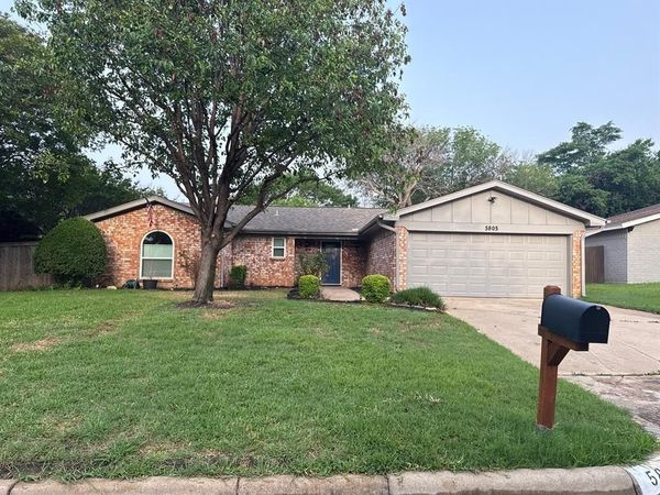 5805 Crestwood Circle W, North Richland Hills, TX 76180