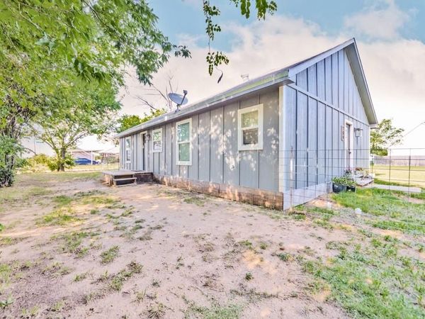 709 W Live Oak Street, Alvord, TX 76225