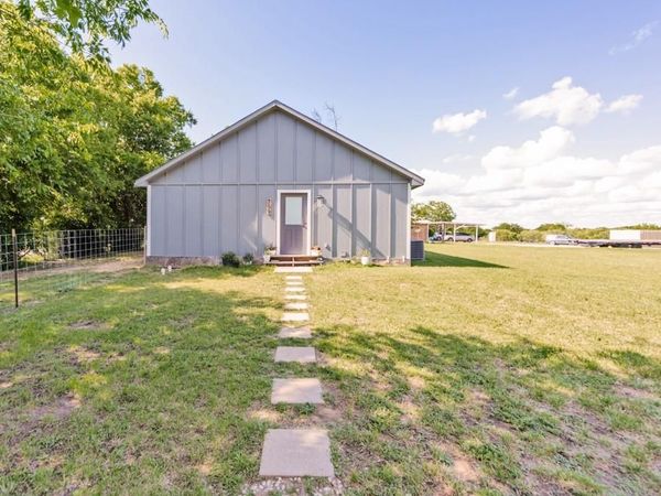 709 W Live Oak Street, Alvord, TX 76225