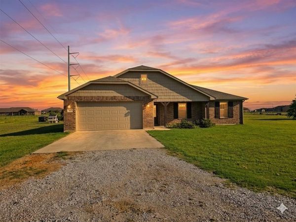 132 W County Road 4213 , Decatur, TX 76234