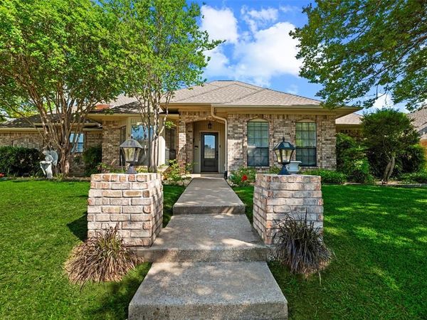 6004 Lakehurst Drive, Arlington, TX 76016