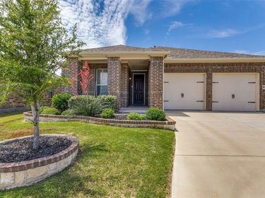 8721 Sleepy Daisy Drive, Fort Worth, TX 76131