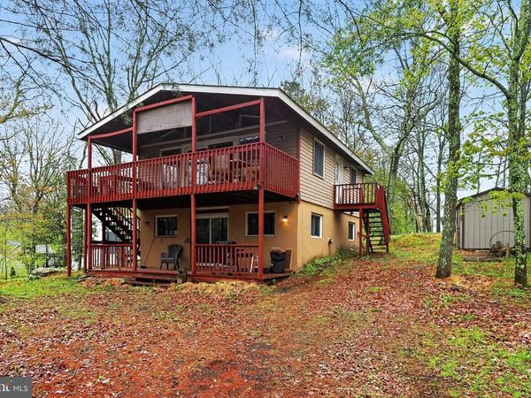 111 HORSESHOE LANE, LORDS VALLEY, PA 18428