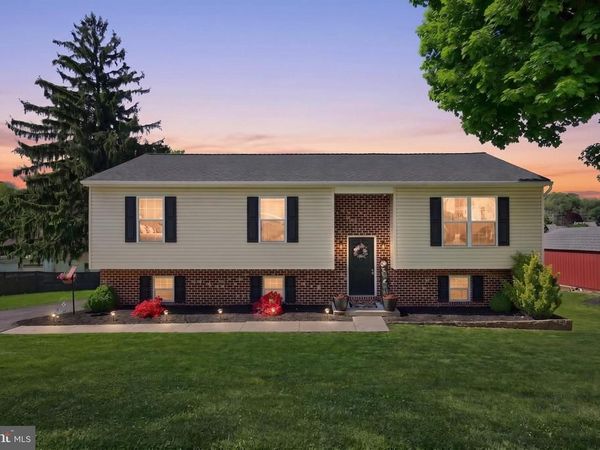 18 E HIGH STREET, YOE, PA 17313