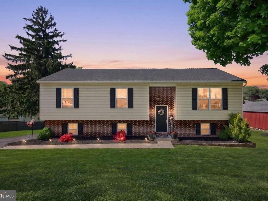 18 E High Street, Yoe, PA 17313 Main Photo