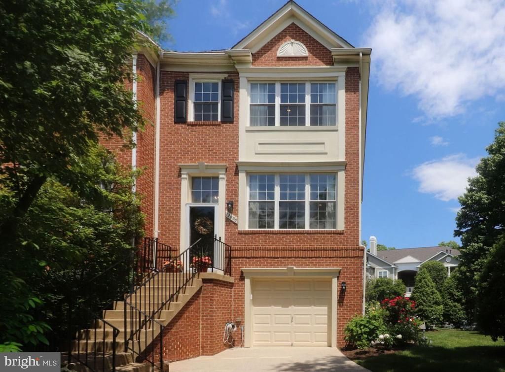 12000 Edgemere Circle, Reston, VA 20190 Main Photo