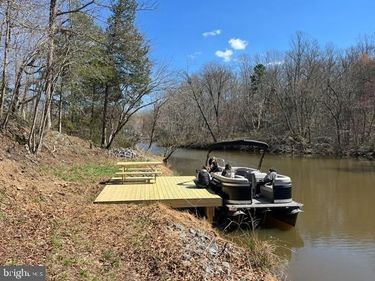 1242 N LAKESHORE DRIVE, LOUISA, VA 23093