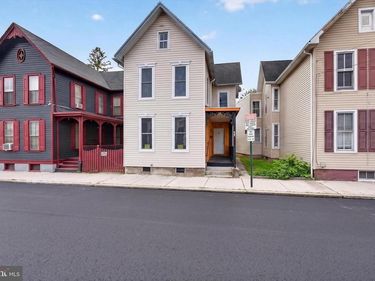 125 E CHESTNUT STREET, HANOVER, PA 17331
