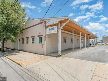 121 N PITT STREET, CARLISLE, PA 17013