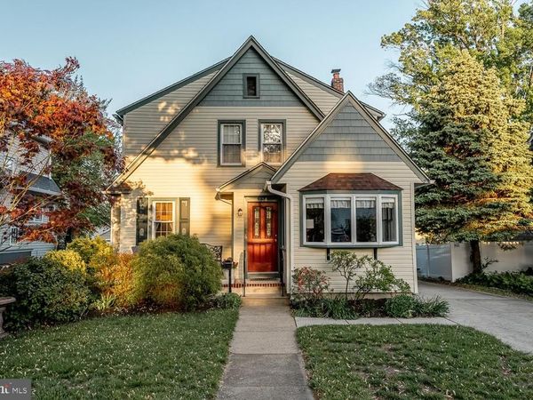 214 E LINDEN AVENUE, HADDON TOWNSHIP, NJ 08108