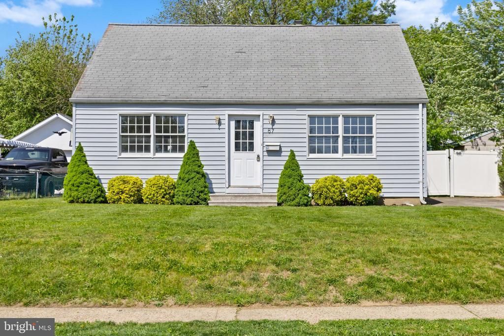 87 Pennwood Drive, Trenton, NJ 08638 Main Photo
