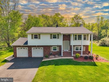28 SCOTT DRIVE, HILLSBOROUGH, NJ 08844