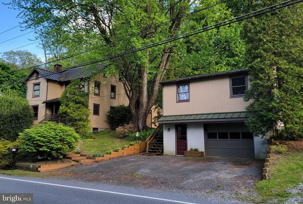 318 N GALEN HALL ROAD, WERNERSVILLE, PA 19565