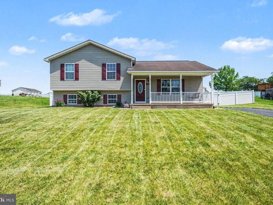 206 Pike Ct, Shippensburg, PA 17257 Main Photo