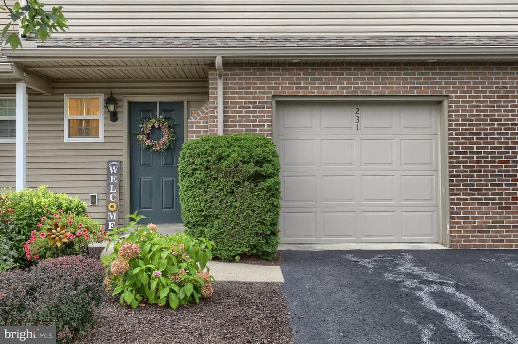 231 Thrush Drive, Hummelstown, PA 17036 Main Photo