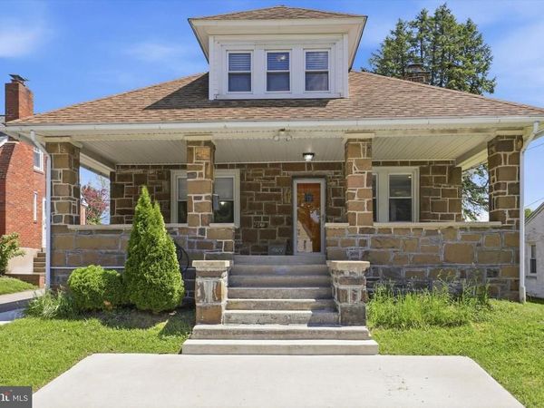 272 E NORTH LANE, CONSHOHOCKEN, PA 19428