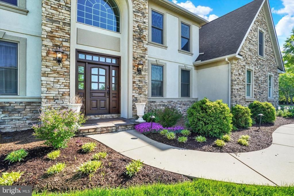 1302 Wicklow Drive, York, PA 17404 Main Photo