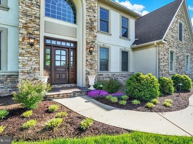 1302 WICKLOW DRIVE, YORK, PA 17404