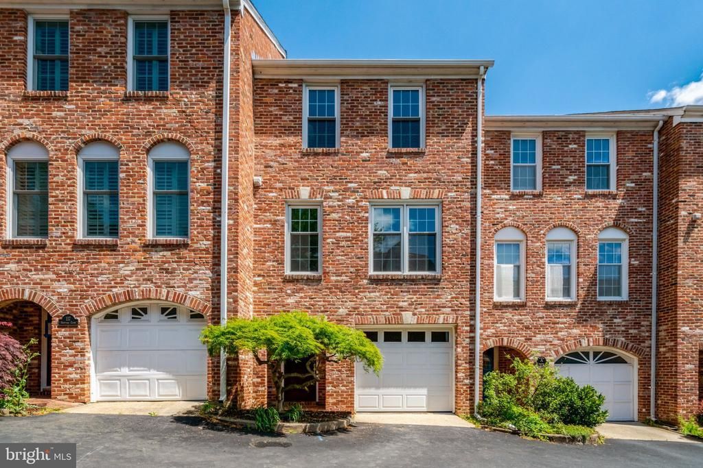 115 Shooters Court, Alexandria, VA 22314 Main Photo