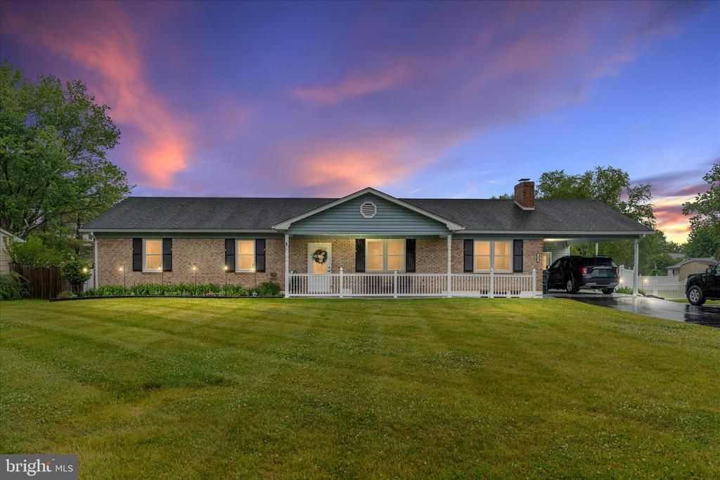 106 Essex Circle, Stephens City, VA 22655 Main Photo