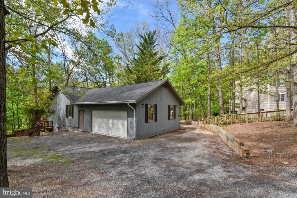 102 Northwood Circle, Cross Junction, VA 22625 Main Photo