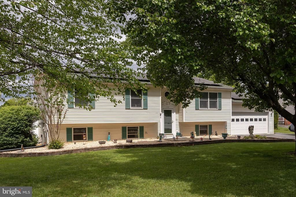 132 Nightingale Avenue, Stephens City, VA 22655 Main Photo