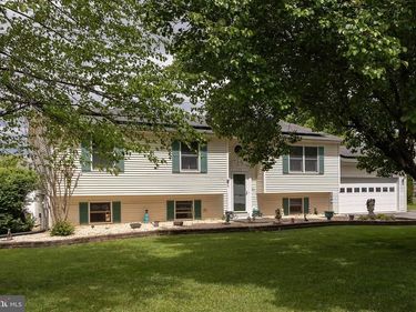 132 NIGHTINGALE AVENUE, STEPHENS CITY, VA 22655