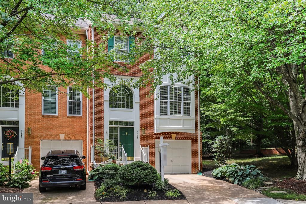1224 Wild Hawthorn Way, Reston, VA 20194 Main Photo