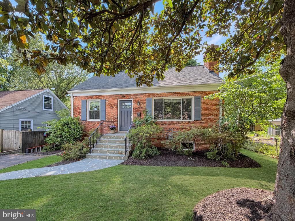 2826 W George Mason Road, Falls Church, VA 22042 Main Photo