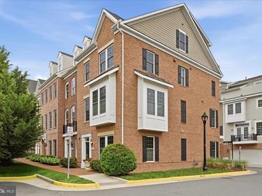 402 HAUPT SQUARE SE, LEESBURG, VA 20175