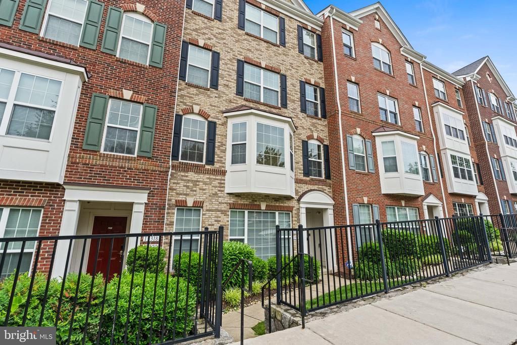 15324 Kensington Park Drive, Woodbridge, VA 22191 Main Photo