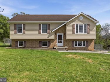 25996 OLD VALLEY PIKE, TOMS BROOK, VA 22660