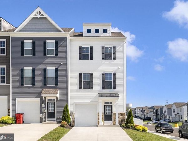 137 MOSSDALE BOULEVARD, FALLING WATERS, WV 25419