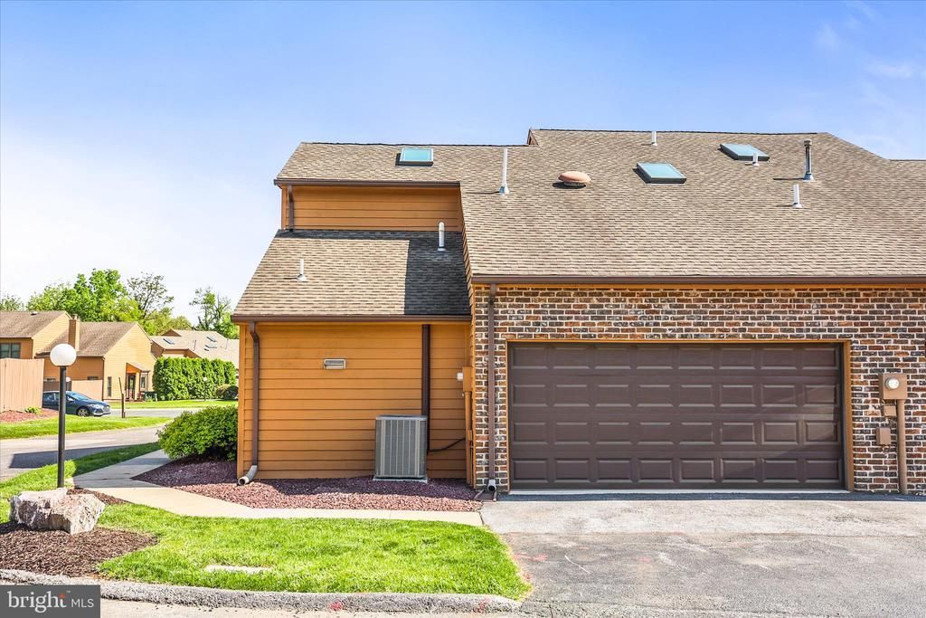 39 WESTVIEW MANOR York, PA 17408