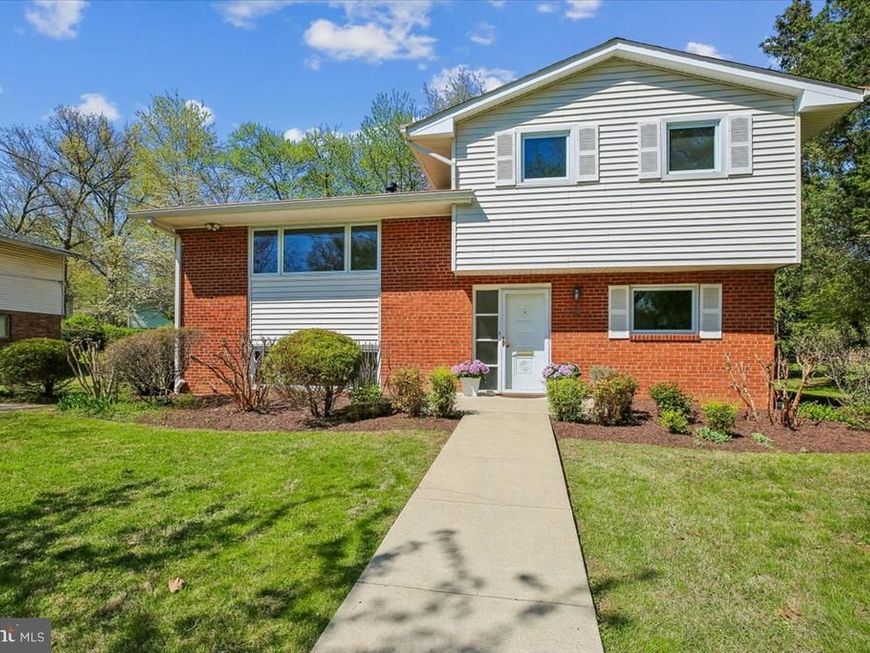 2 Lorre Court, Rockville, MD 20852 Main Photo