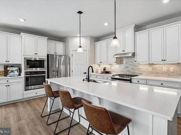 8016 INTERNATIONAL DRIVE, WARRENTON, VA 20187