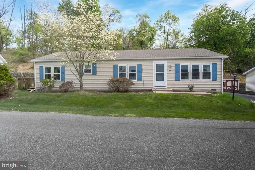 7 Abbey Road, Easton, PA 18040 Main Photo