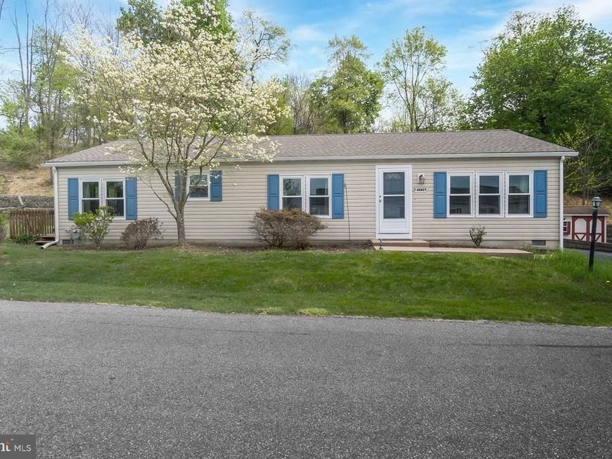 7 Abbey Road, Easton, PA 18040 Main Photo