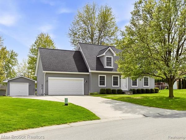 1561 S Delano Street, St. Clair, MI 48079