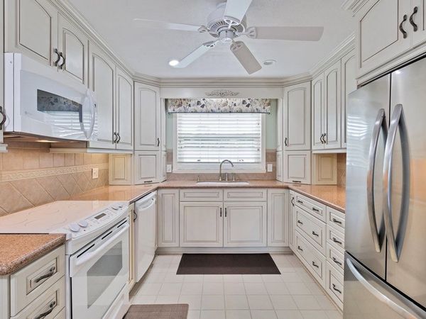 830 Lake Orchid Circle, Unit 207, Vero Beach, FL 32962