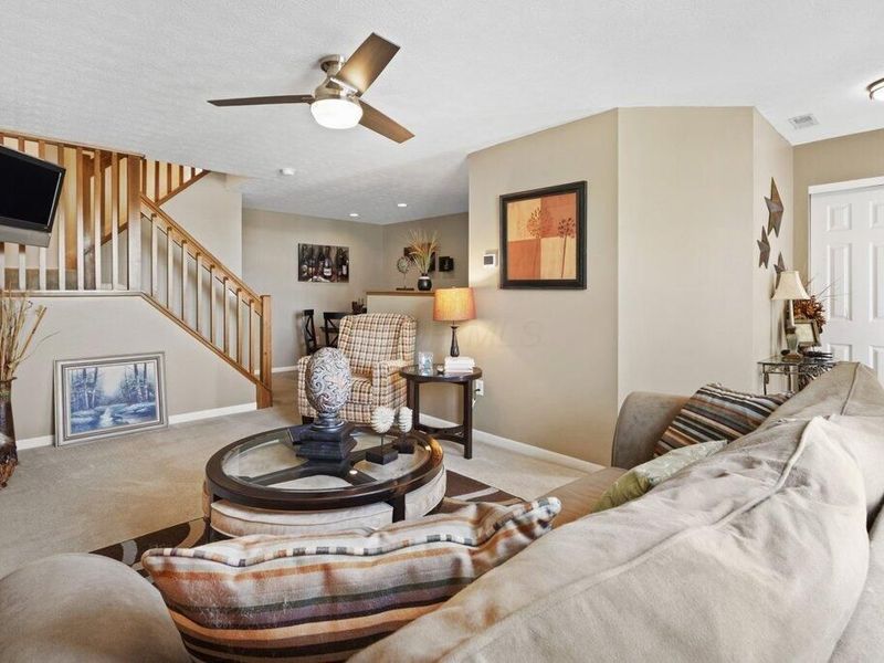 8258 Sugar Magnolia Drive , Blacklick, OH 43004 Photo 5