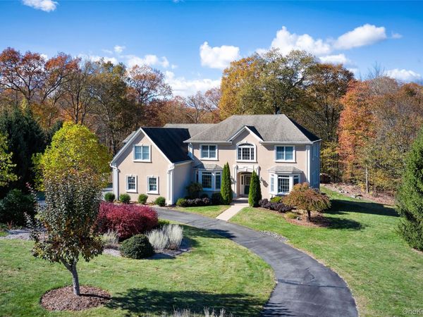 28 Heritage Court, Tuxedo Park, NY 10987