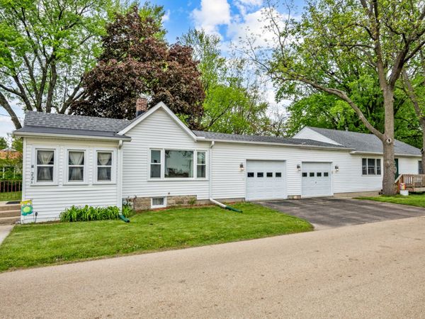 221-223 Ellen Street , Sycamore, IL 60178