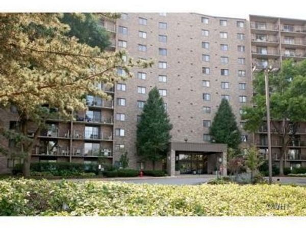 6340 Americana Drive , Unit 817, Willowbrook, IL 60527